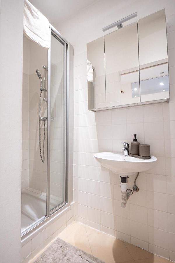 Modern And Lovely Apartment Next To Subway Station Wenen Buitenkant foto
